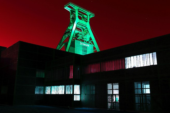 bKNE221120120183 rot